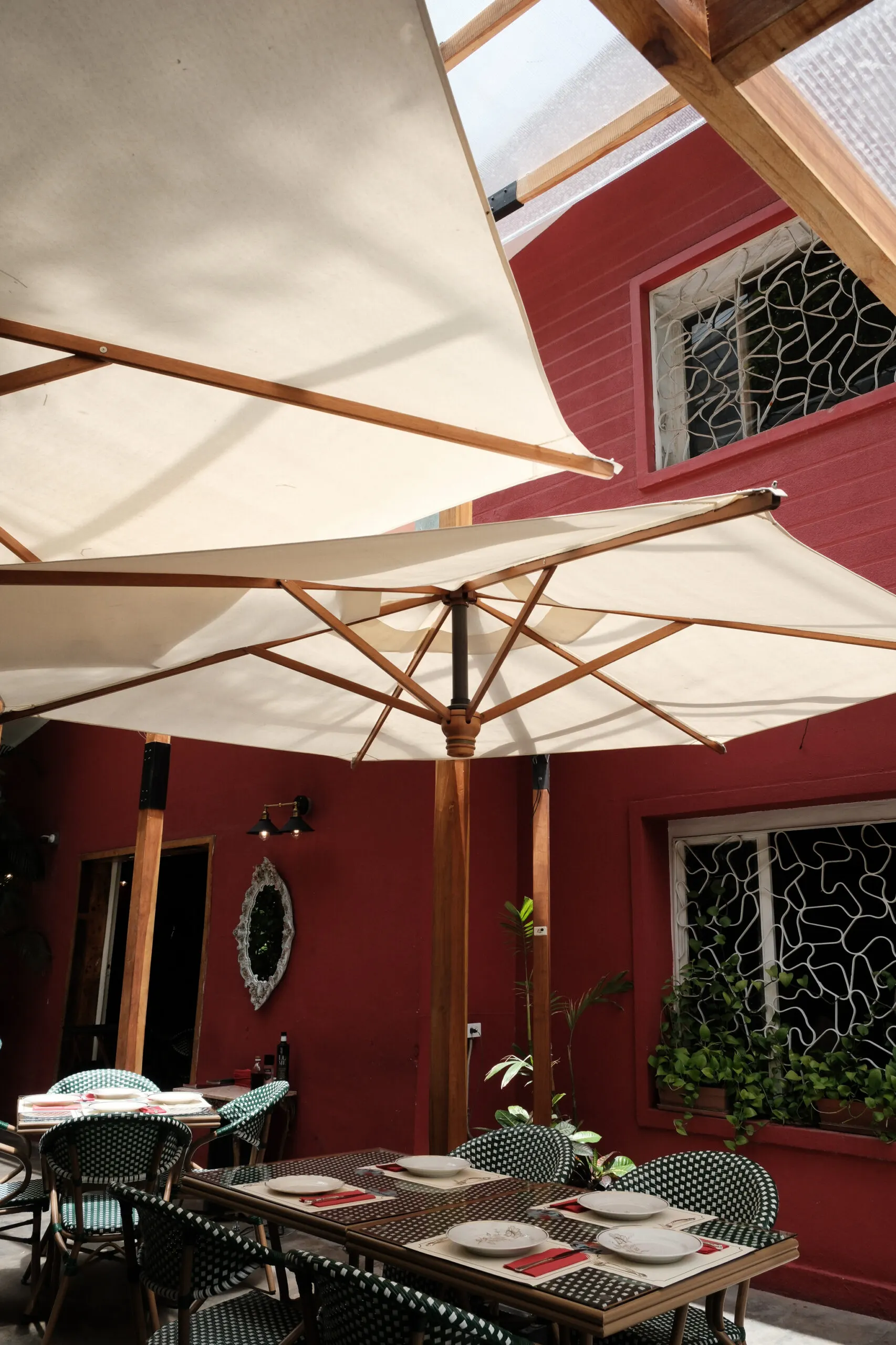 Mesa servida en un restaurante de Familia Francesca